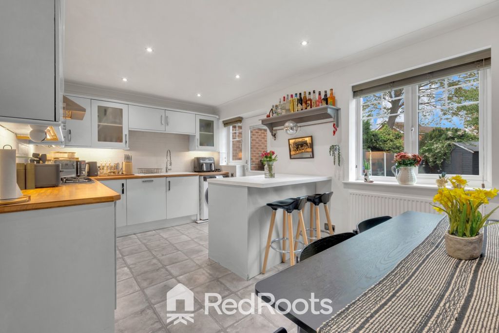Property photo 2 of 22 5705662