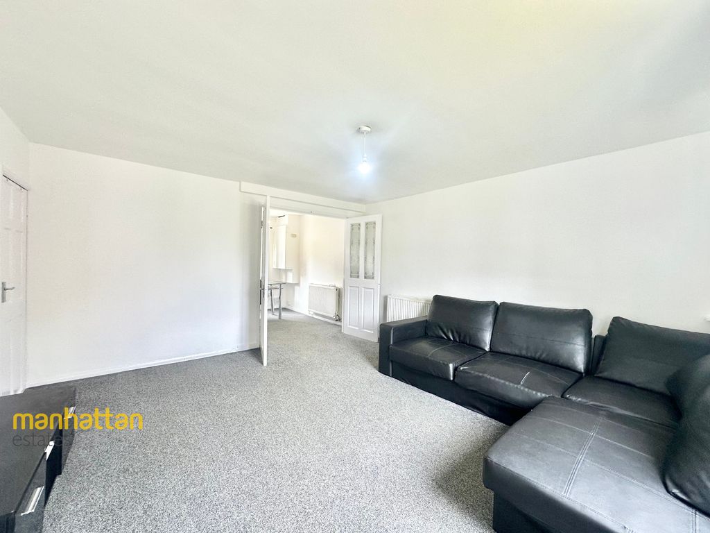 Property photo 3 of 14 Lounge