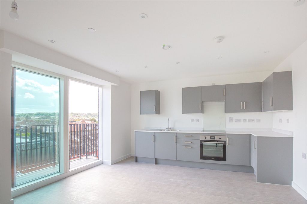 Property photo 2 of 16 Picture No. 23