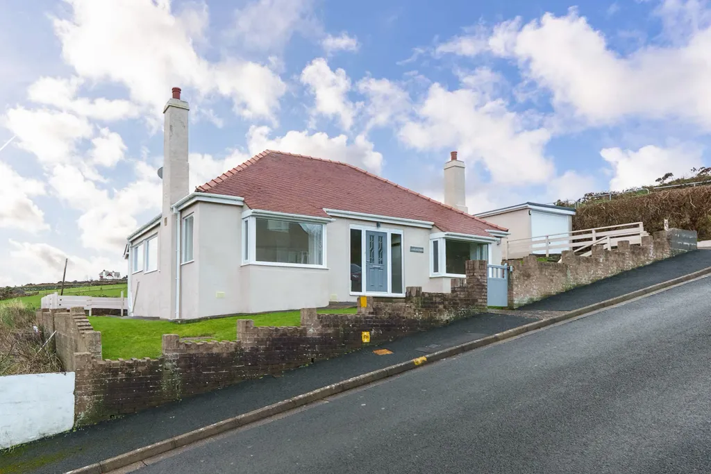 Property photo 3 of 32