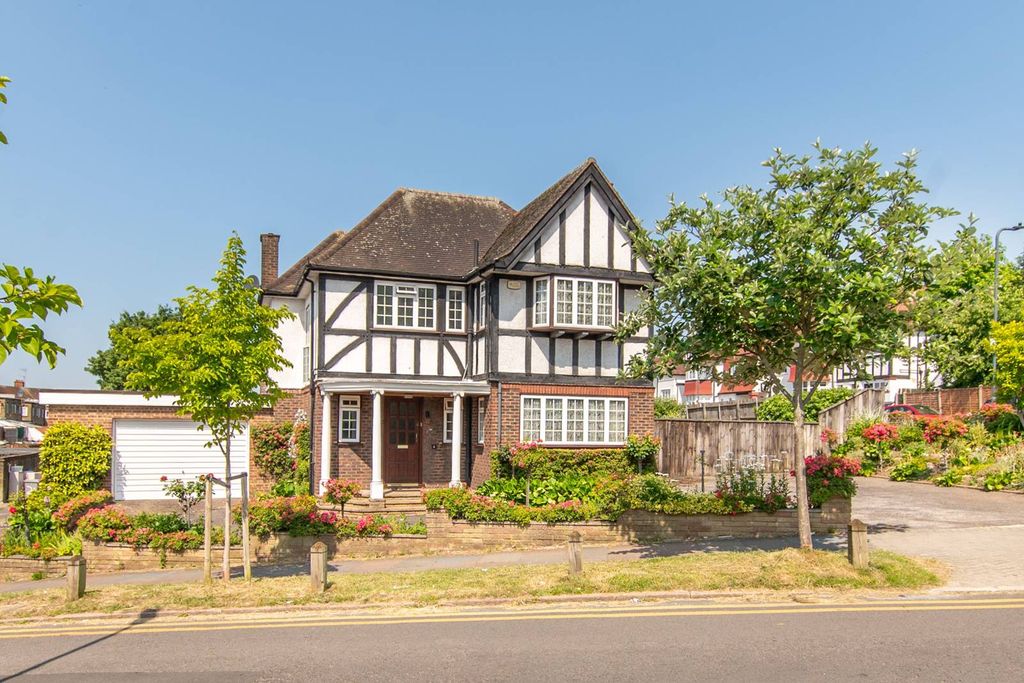 Property photo 1 of 18