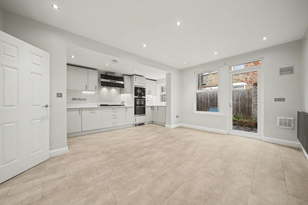 Property photo 2 of 10 Photo 8