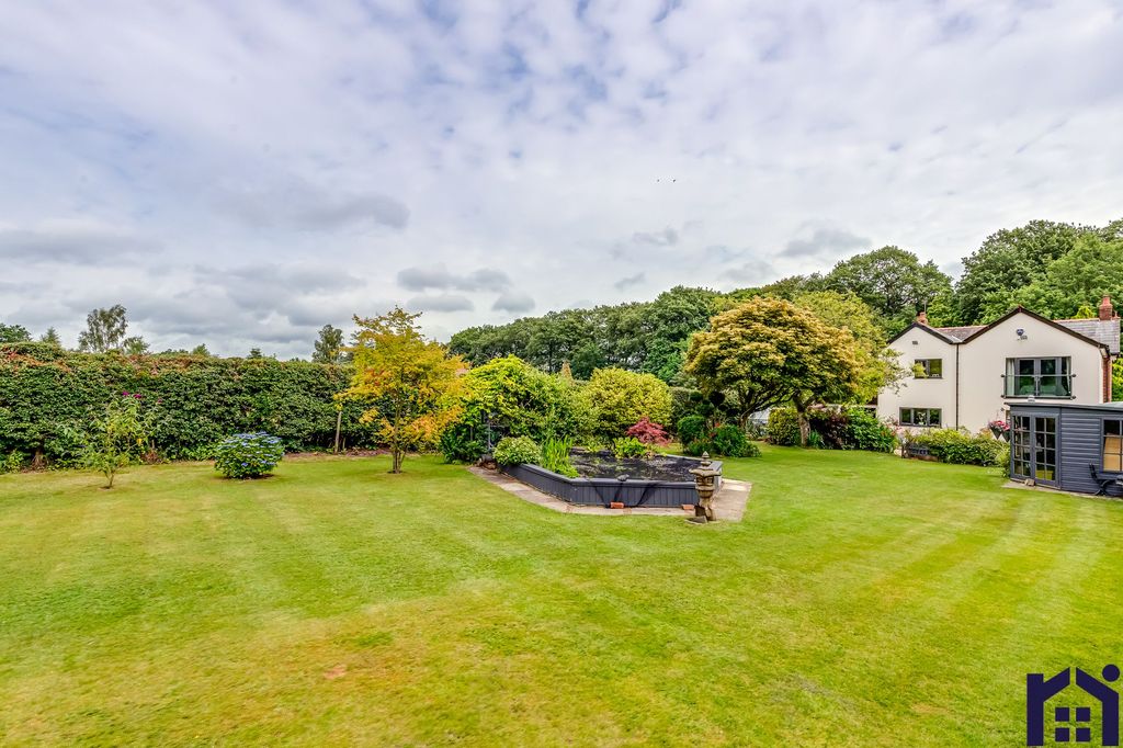 Property photo 1 of 38 Gardens