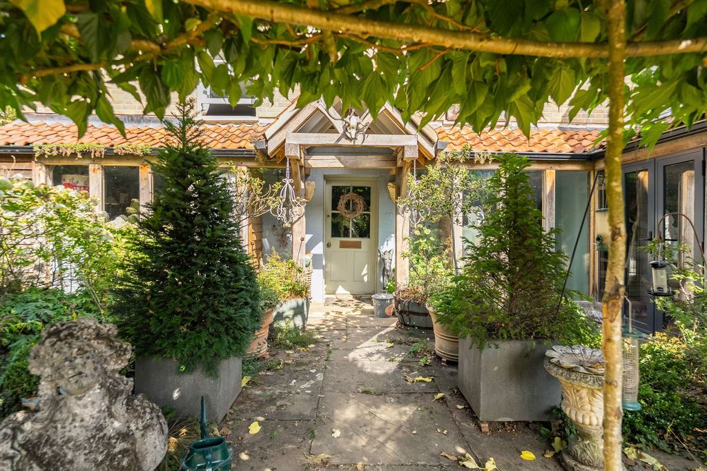 Property photo 1 of 29