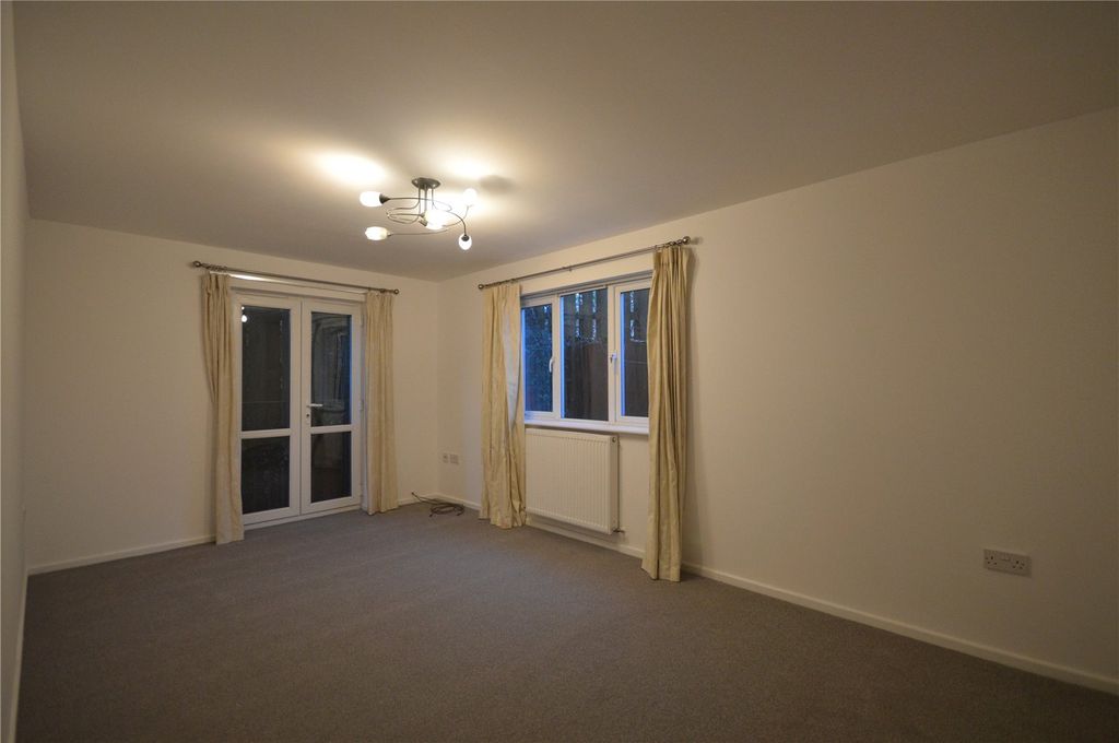 Property photo 2 of 6 Lounge.Jpg