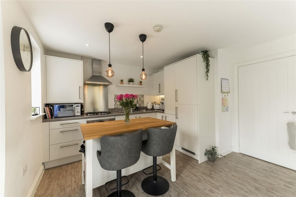 Property photo 3 of 17 07