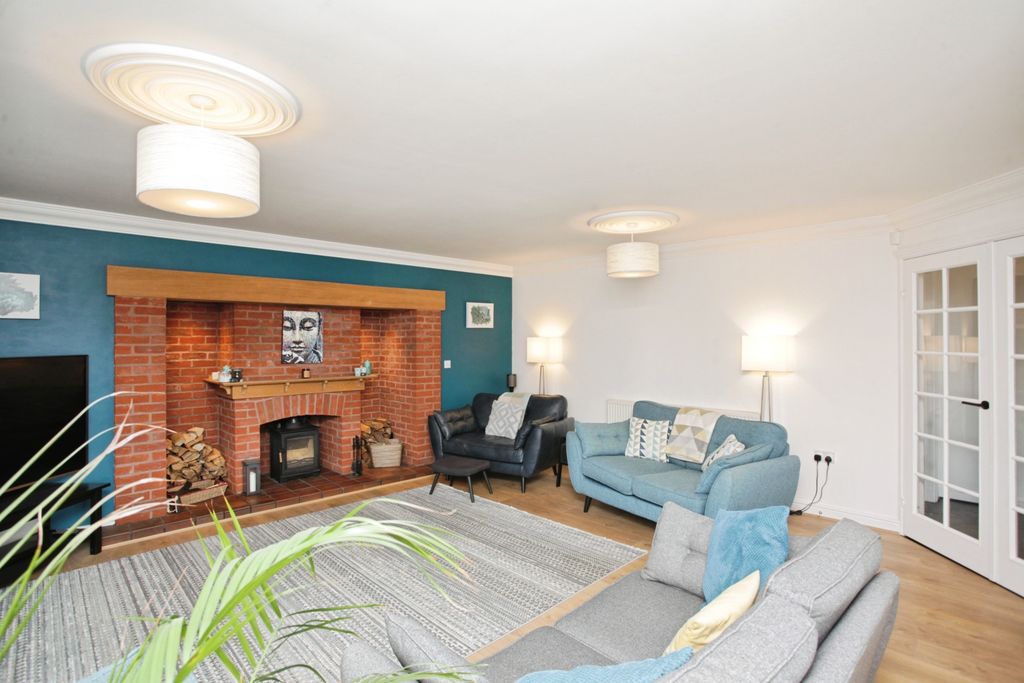 Property photo 3 of 34 Sitting Room