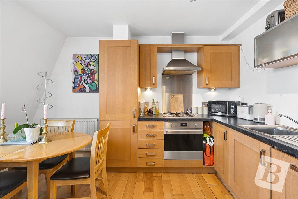 Property photo 2 of 9 Kitchen