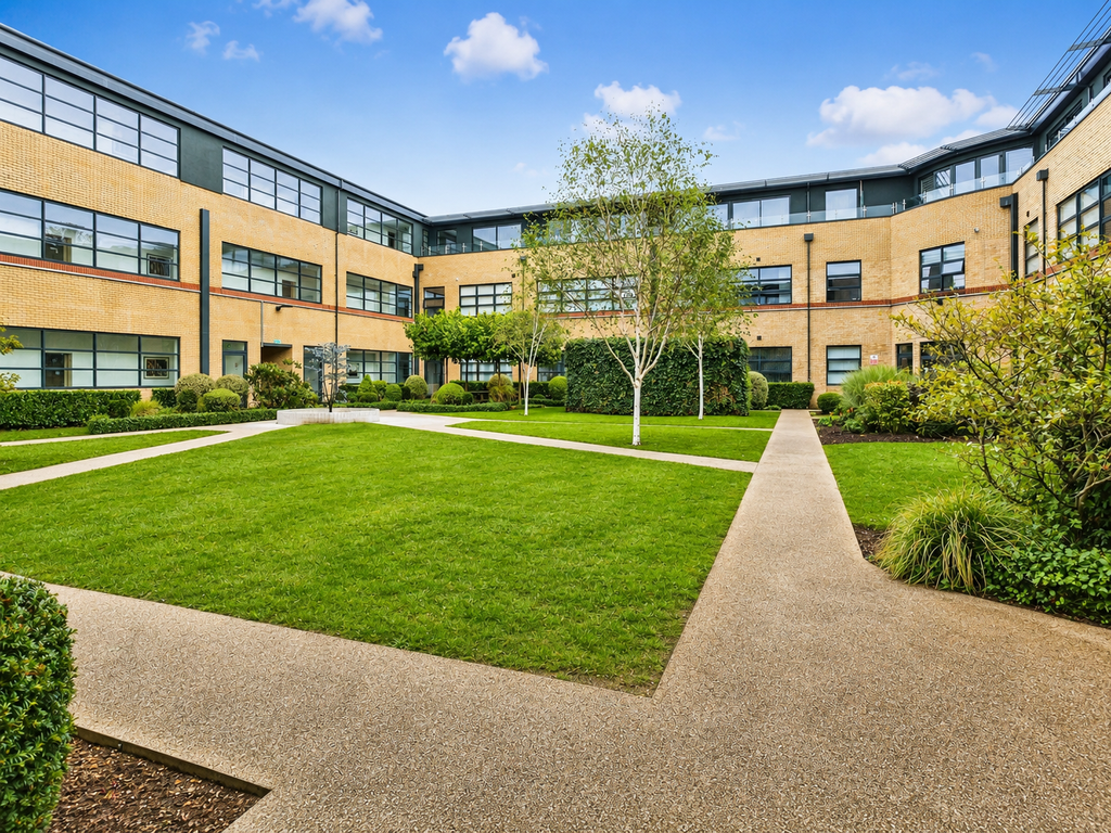 Property photo 2 of 11 Communal Gardens
