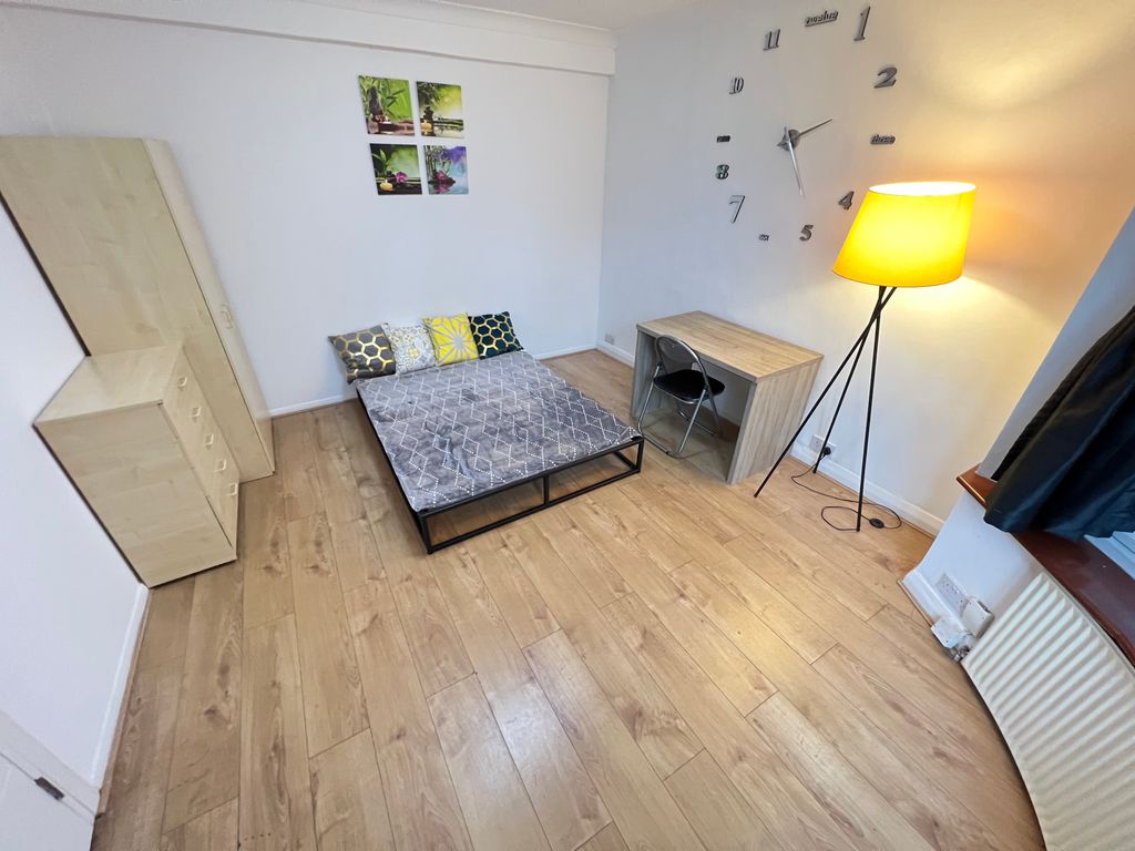 Property photo 1 of 3