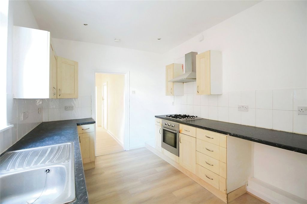 Property photo 3 of 7 Picture No. 63