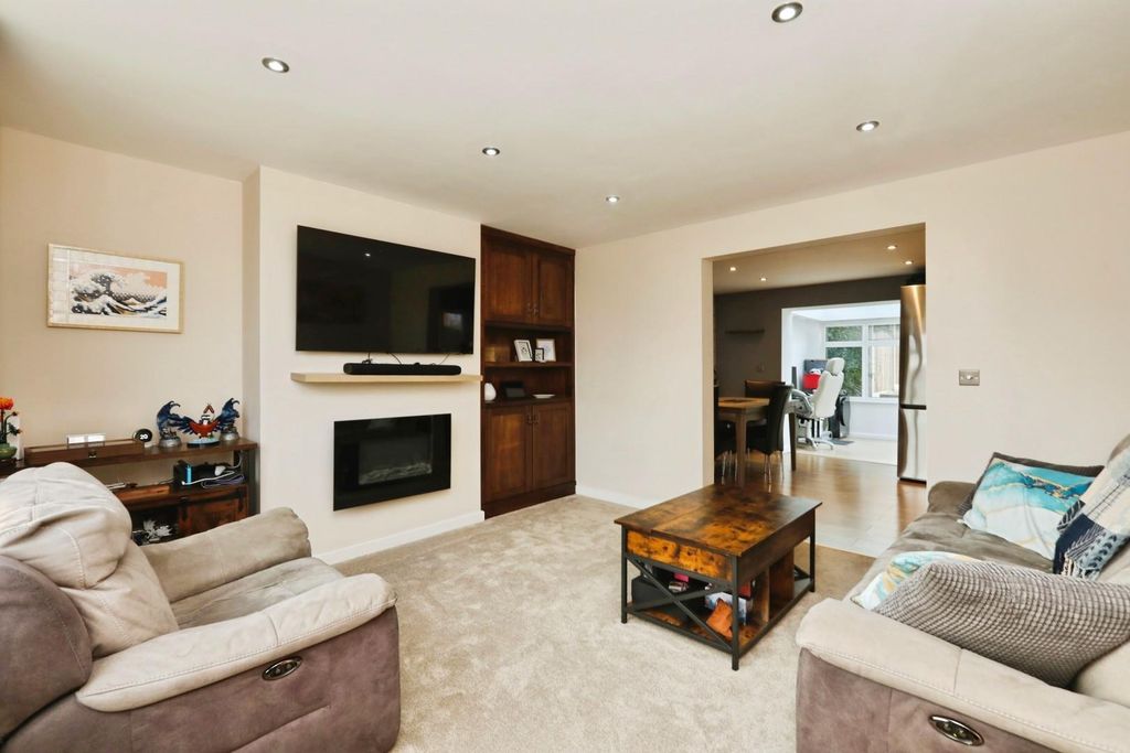 Property photo 2 of 31 Living Room