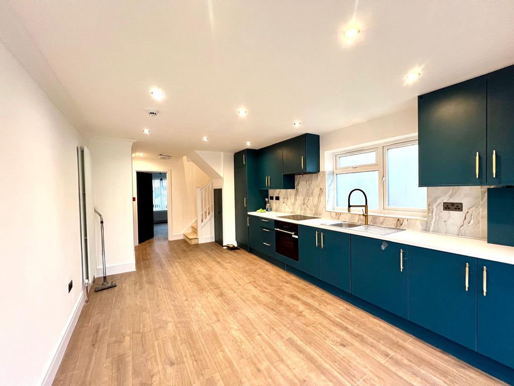 Property photo 2 of 26