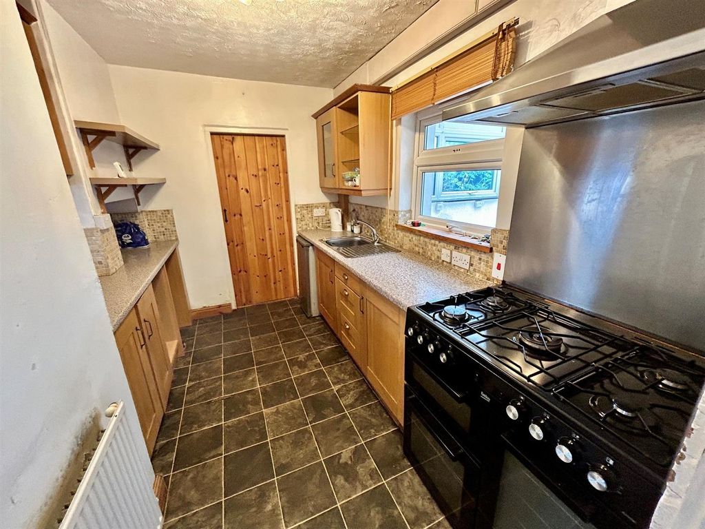Property photo 3 of 13 Kitchen