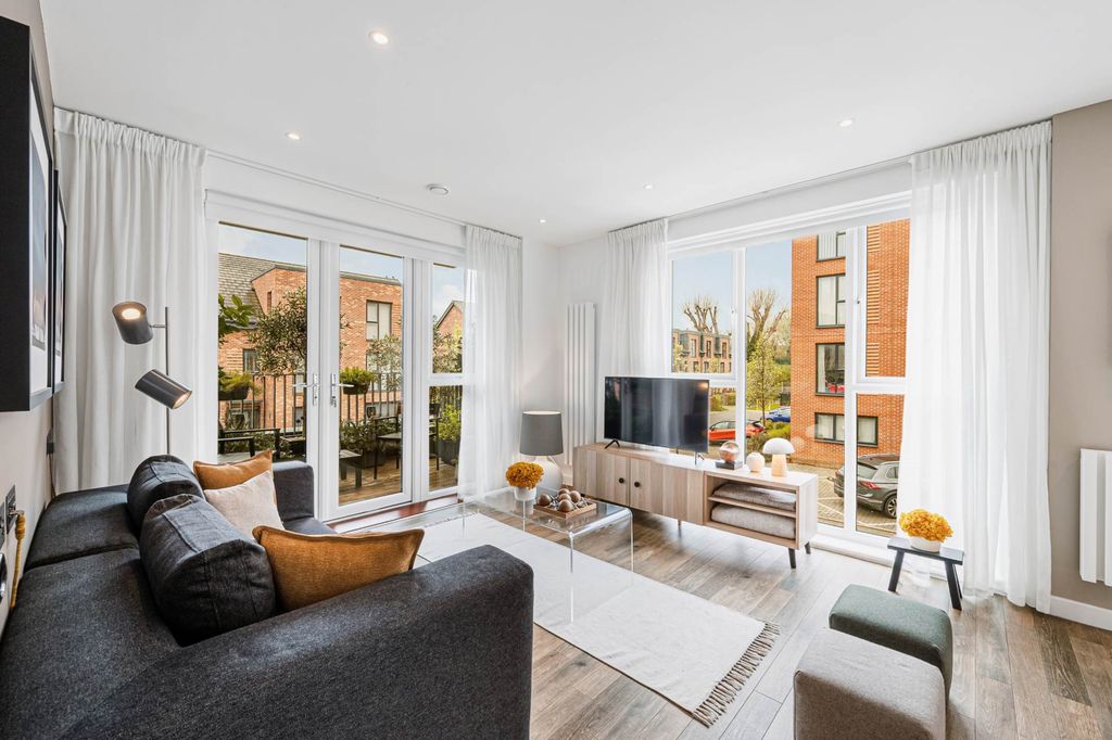 Property photo 2 of 17