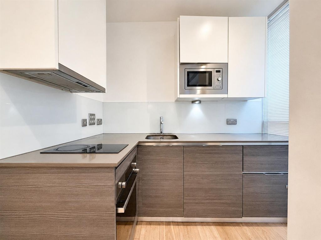 Property photo 3 of 8 Kitchen