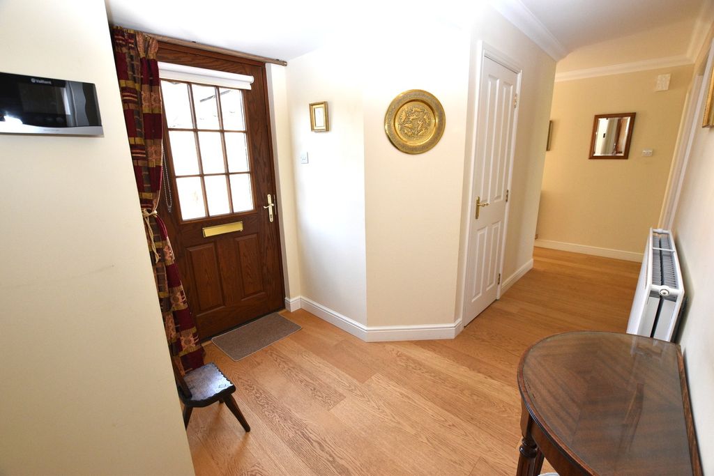 Property photo 2 of 21