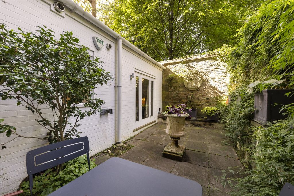 Property photo 2 of 14 Garden