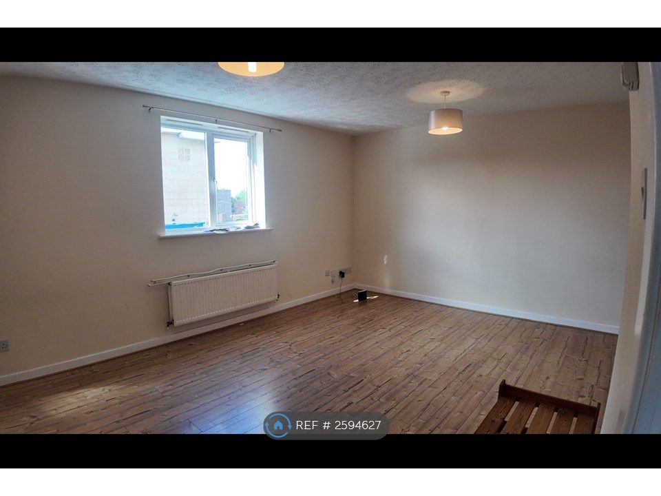 Property photo 3 of 16 Living Room