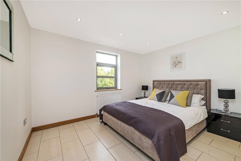 Property photo 3 of 9 Bedroom
