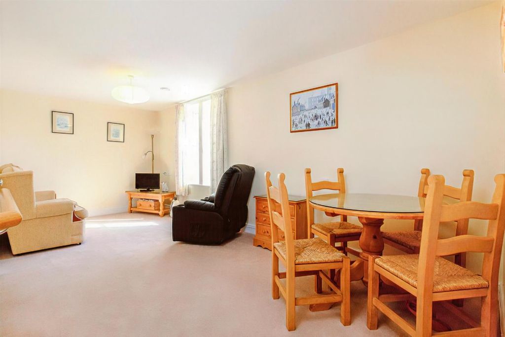 Property photo 2 of 19 Living Room..Jpg