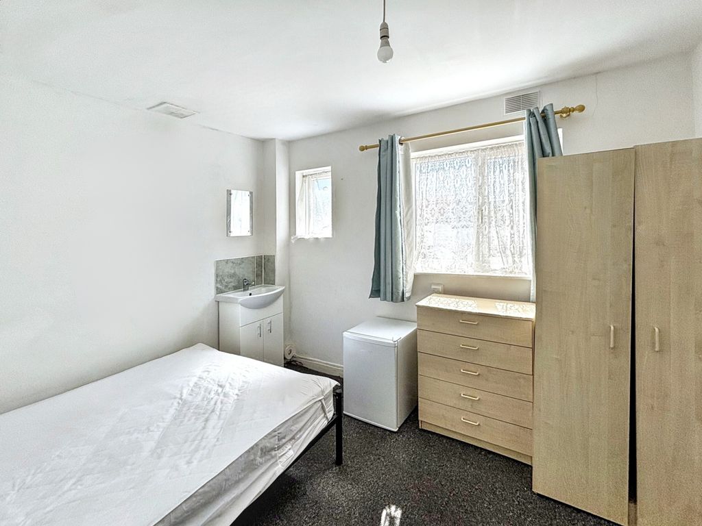 Property photo 3 of 6 Room1