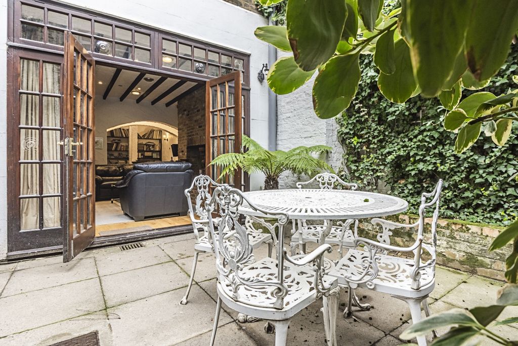 Property photo 2 of 13 Garden