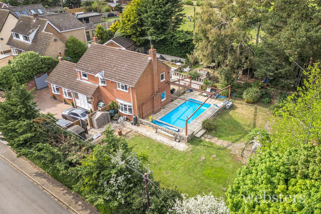 Property photo 2 of 39