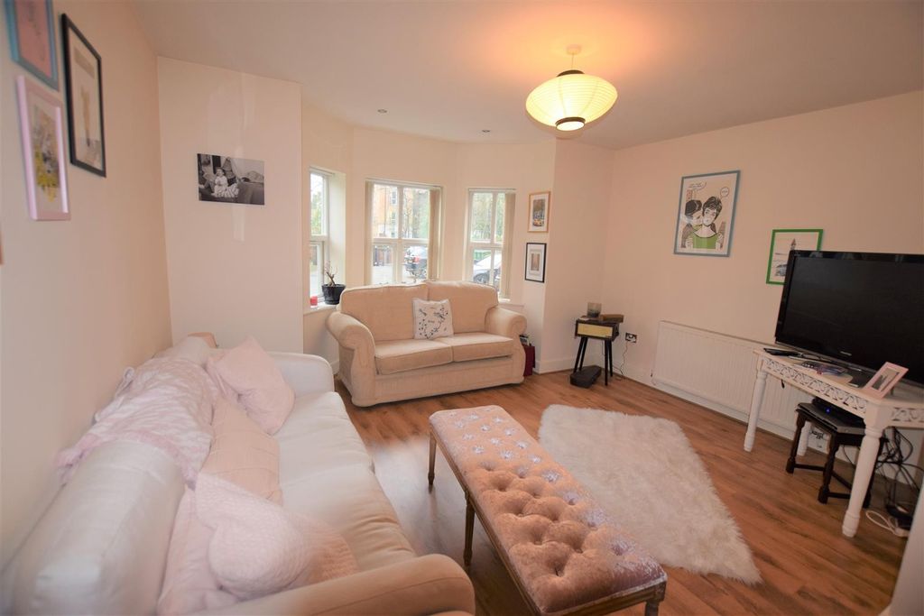 Property photo 3 of 12 Reception