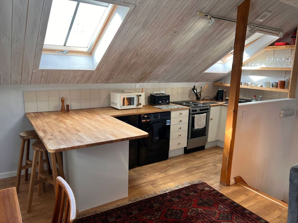 Property photo 2 of 8 Kitchen