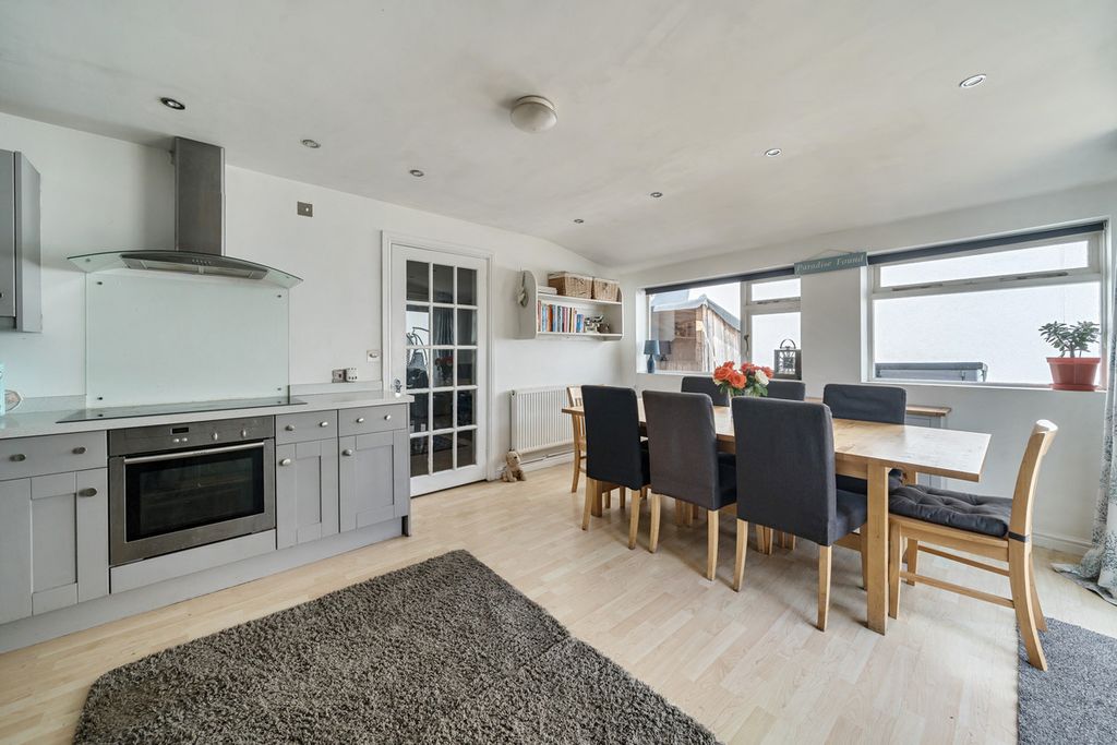 Property photo 2 of 26