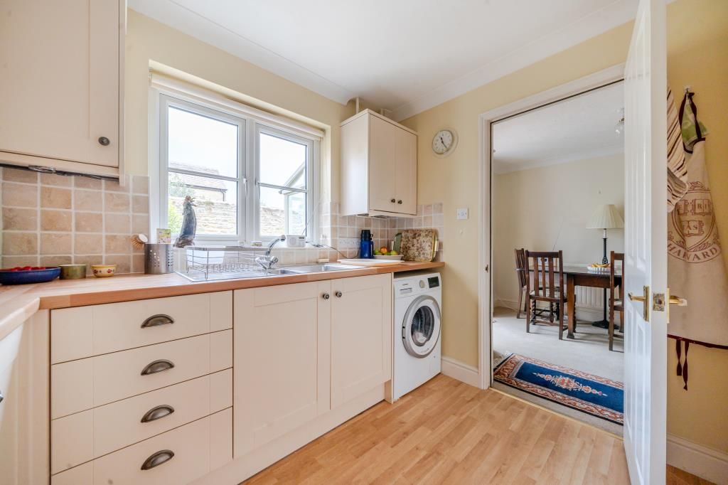 Property photo 3 of 19 Kitchen