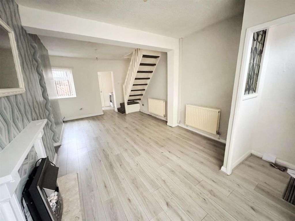 Property photo 2 of 7 Lounge