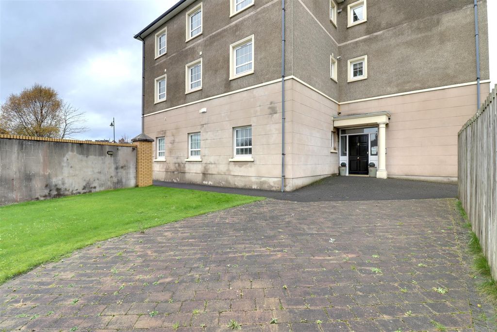 Property photo 2 of 12 Entrance