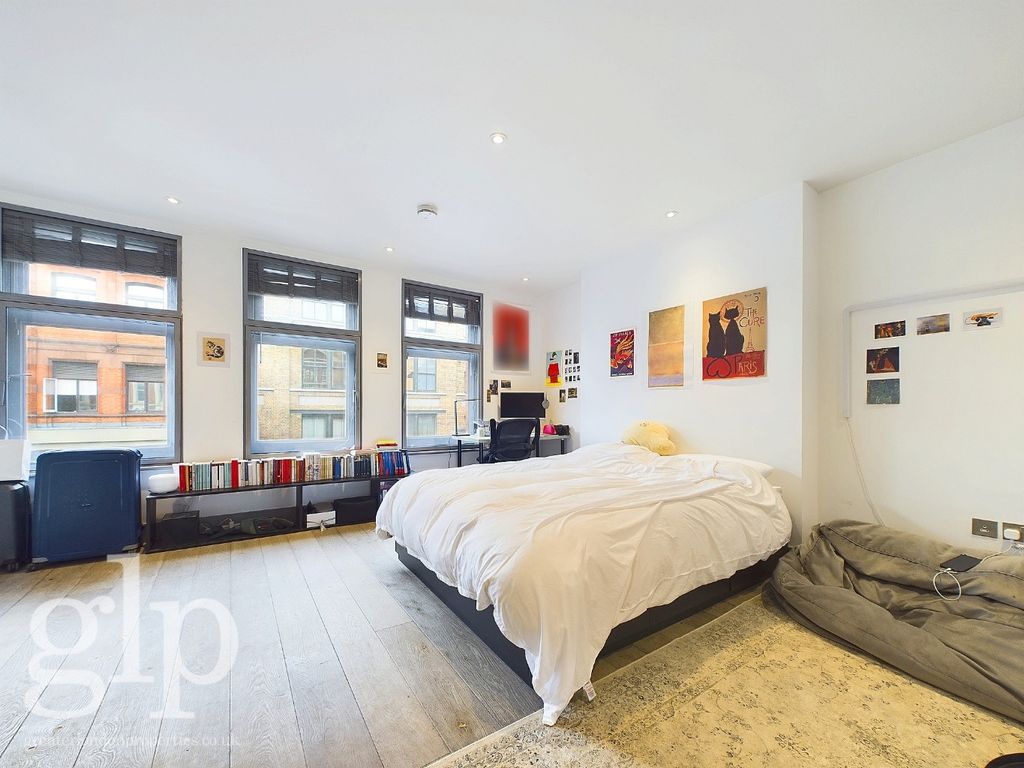 Property photo 1 of 12 955861