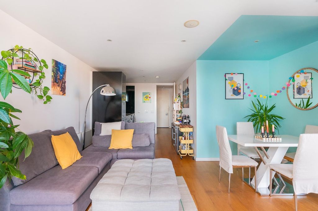 Property photo 1 of 34 6A0P5Br - Reception H.Jpg