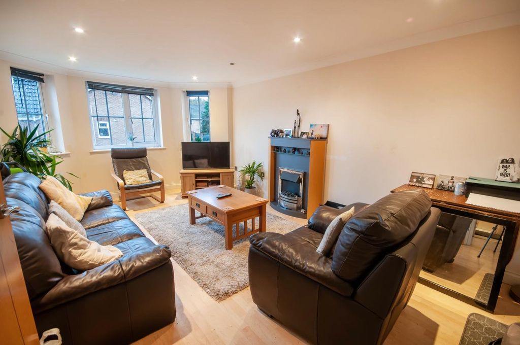 Property photo 2 of 10 Lounge