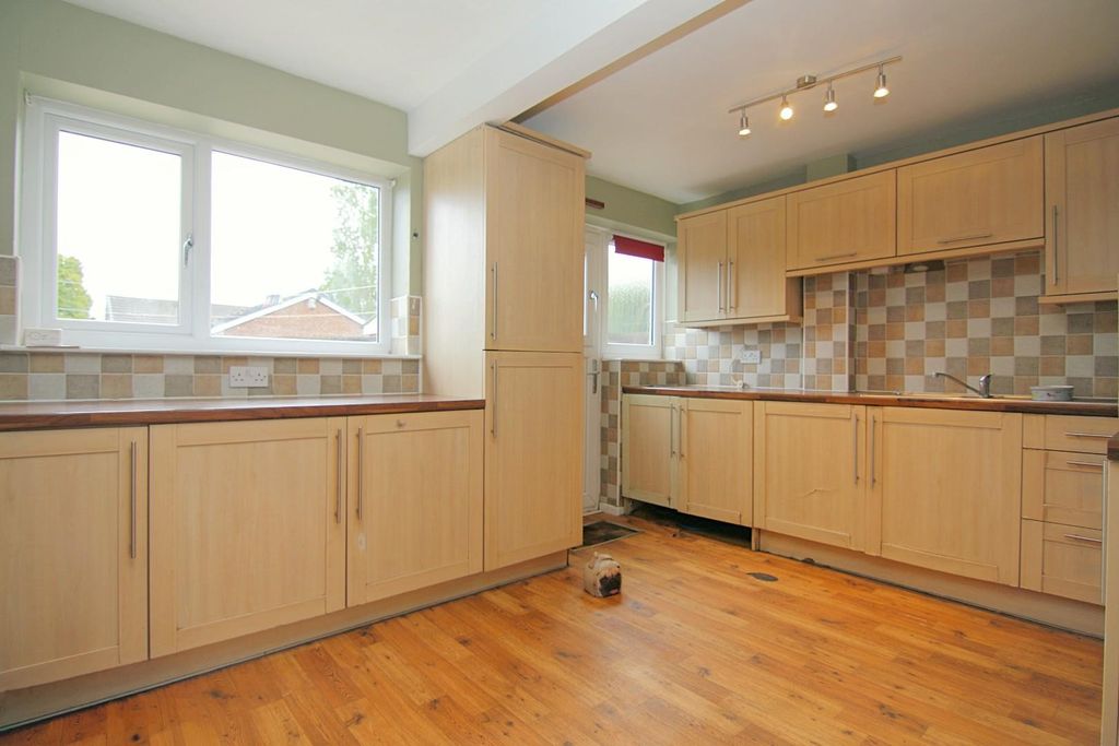 Property photo 3 of 16 Dining Kitchen