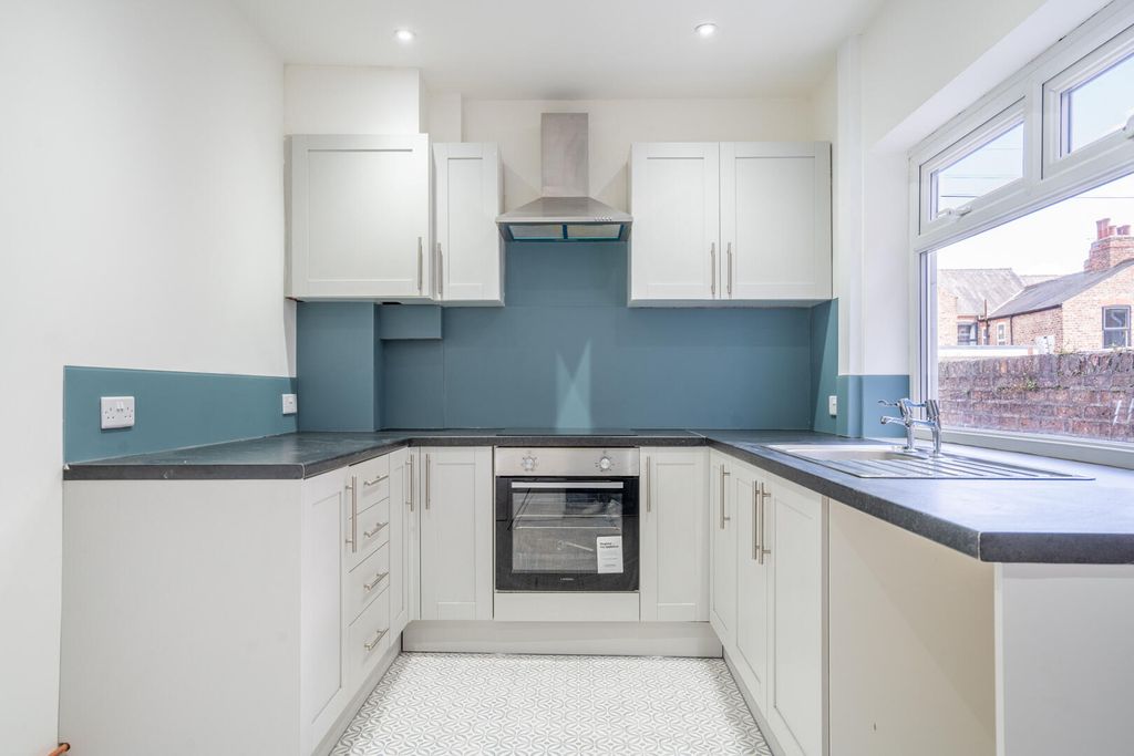 Property photo 3 of 20 Kitchen