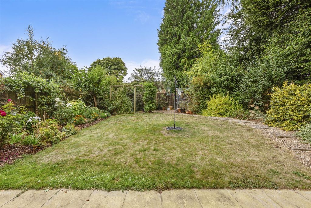Property photo 3 of 18 Garden