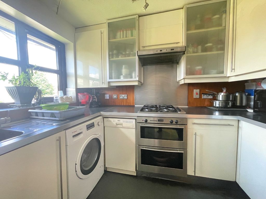 Property photo 2 of 14 4246733
