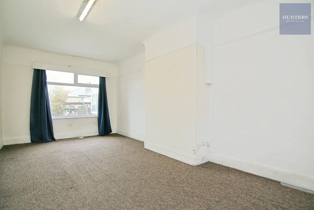 Property photo 3 of 14 Living Room