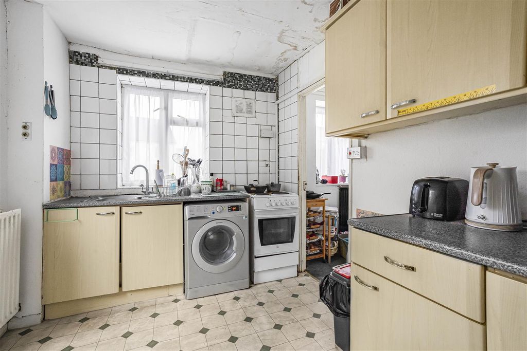 Property photo 3 of 10 4_72098.Jpg