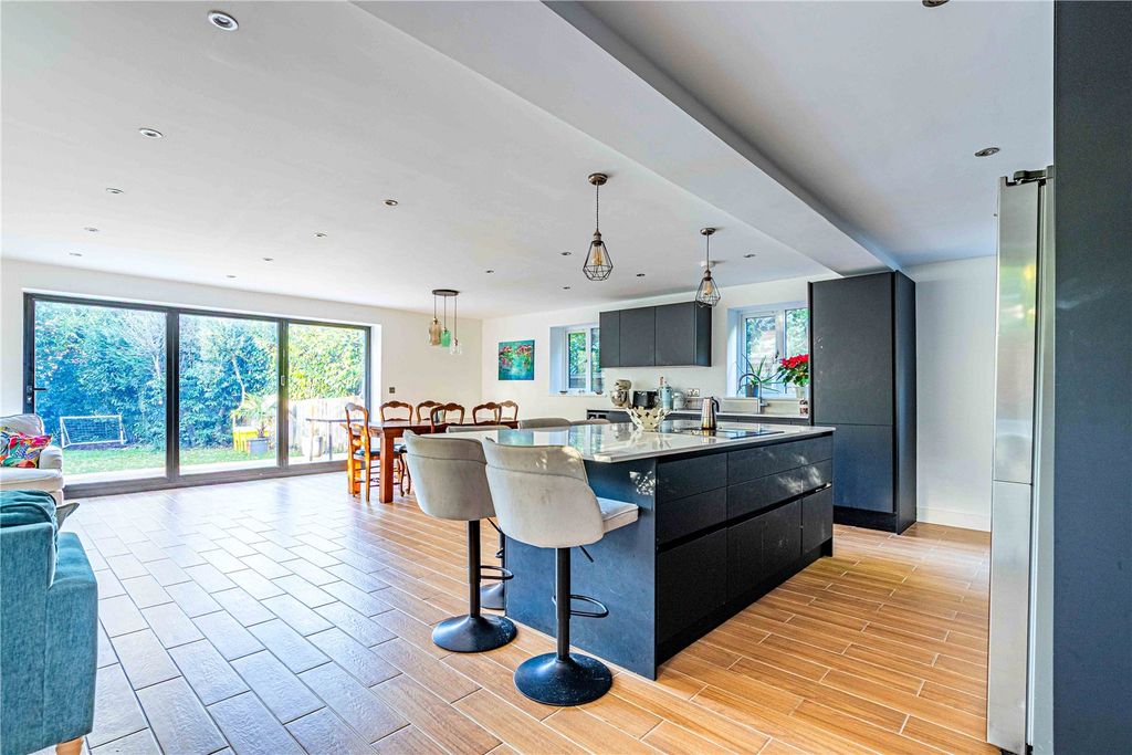 Property photo 3 of 21 Picture No. 14