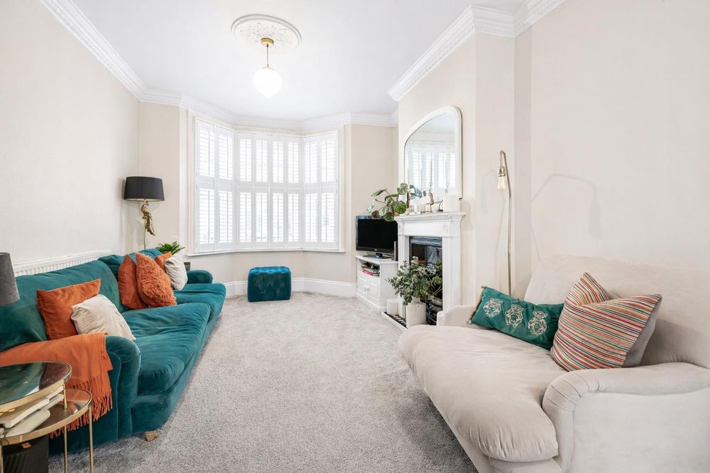 Property photo 2 of 16 Front Room.Png