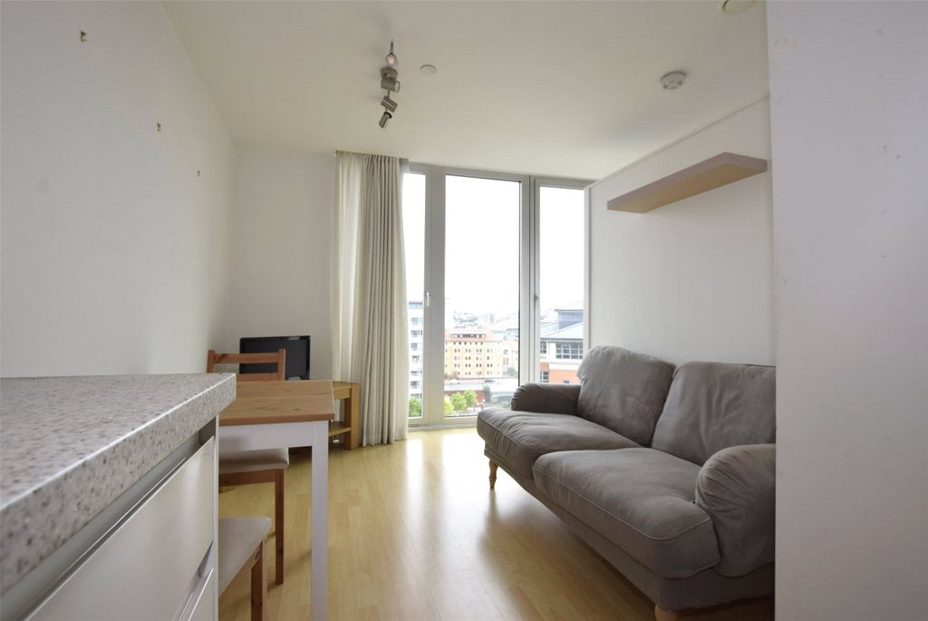 Property photo 3 of 8 Lounge/Kitchen