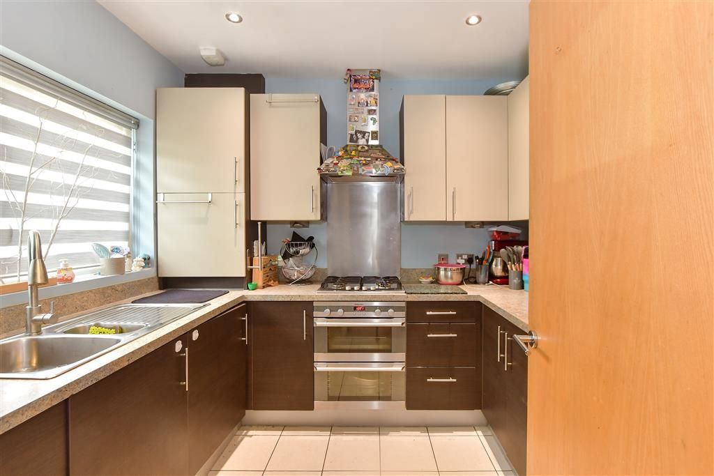 Property photo 3 of 12 Kitchen