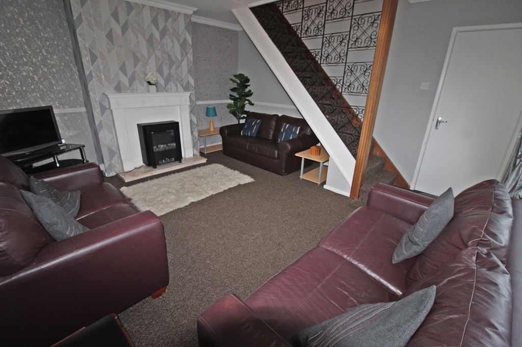 Property photo 2 of 18