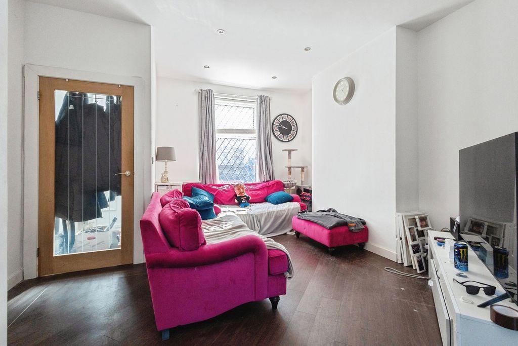 Property photo 2 of 17 Photo