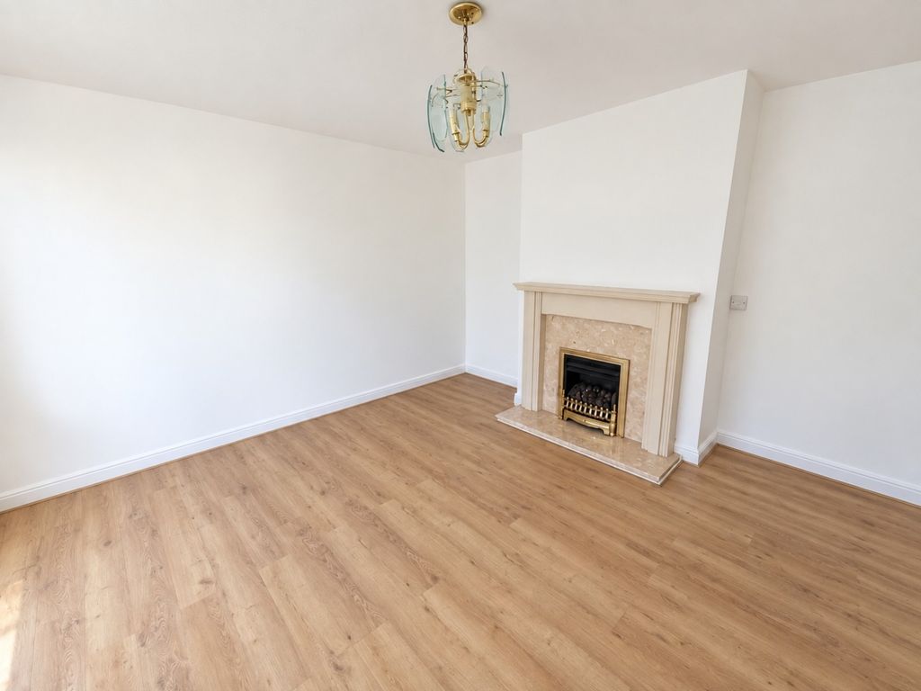 Property photo 3 of 11 Dining Room